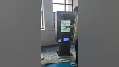 Kasus pelanggan: Vape vending machine siap untuk dikirim ke AS dengan age checker dan NV22 cash reader.