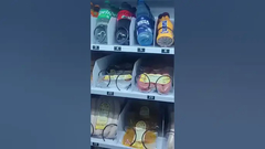 Mesin penjual sausage dengan grafis khusus untuk branding #vendingmachine #sausage #germany