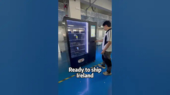 Mesin penjual otomatis dengan loker di samping, menambahkan loker membuat lebih banyak kemungkinan untuk menjual produk yang lebih besar.