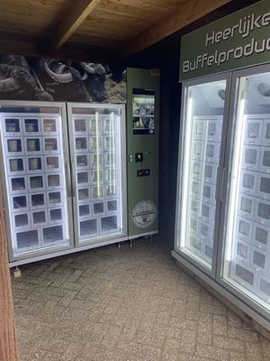 21.5 Inch Touch Screen Locker Vending Machine Dengan Metal Frame Disesuaikan Sticker