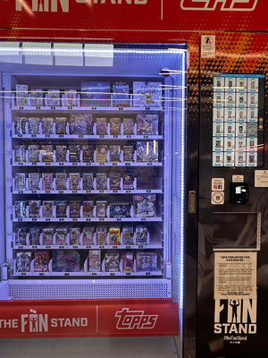 Mesin penjual otomatis self-service berkapasitas tinggi layar sentuh 21,5 inci dan 6 lantai * 10 slot kapasitas untuk kasus pelanggan