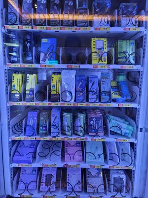 32 Inch Touch Screen Transparan Locker Vending Machine Untuk Meningkatkan Penjualan Multi-buy Diskon Dan Rekomendasi Upsell