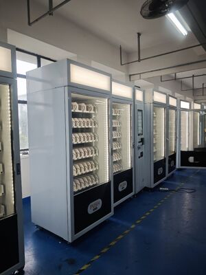 Mesin Penjual Makanan ringan Dilengkapi dengan layar sentuh besar dan kotak lampu yang dipasang di atas untuk peningkatan visibilitas dan kinerja penjual